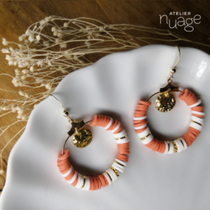 boucles d'oreilles créoles terracotta avec perles heishi