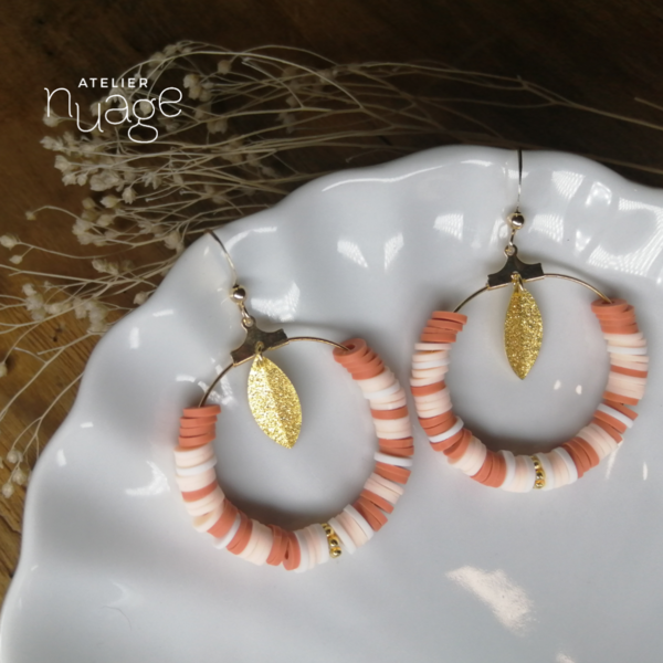 boucles d'oreilles créoles avec perles heishi terracotta